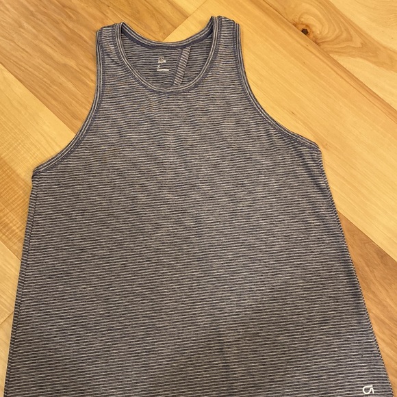 GAP Open-Back, Crew-Neck Tank - Picture 14 of 14